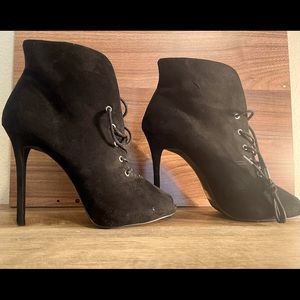 Penny loves Kenny Black Velvet Laced Heel